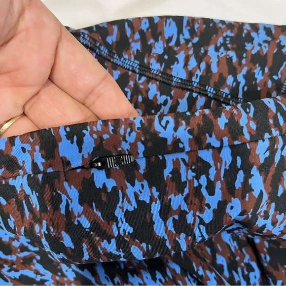 Lululemon Blue, brown and Black Patterned Leggings - Picture 4 of 10